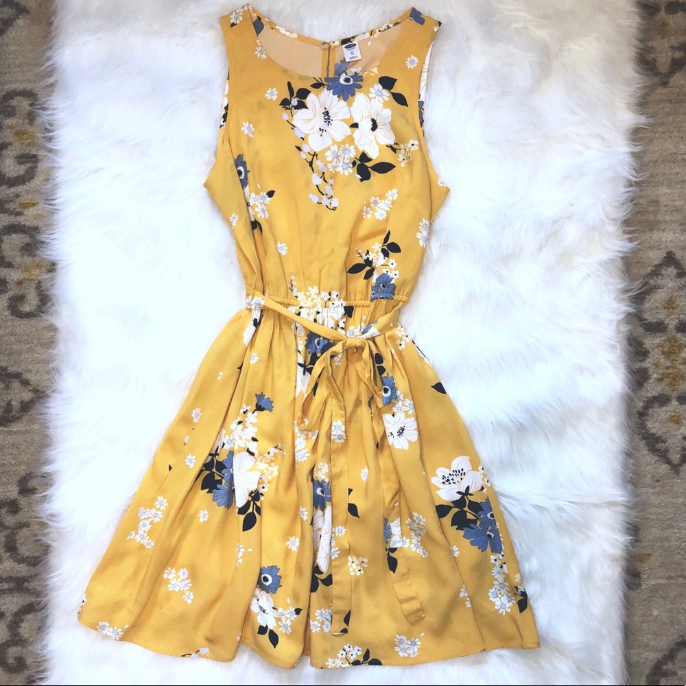 Old Navy yellow flowy floral dress. Size XS.
